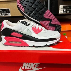 Nike women’s Air Max Sneakers size 8.5 in Pink and Black